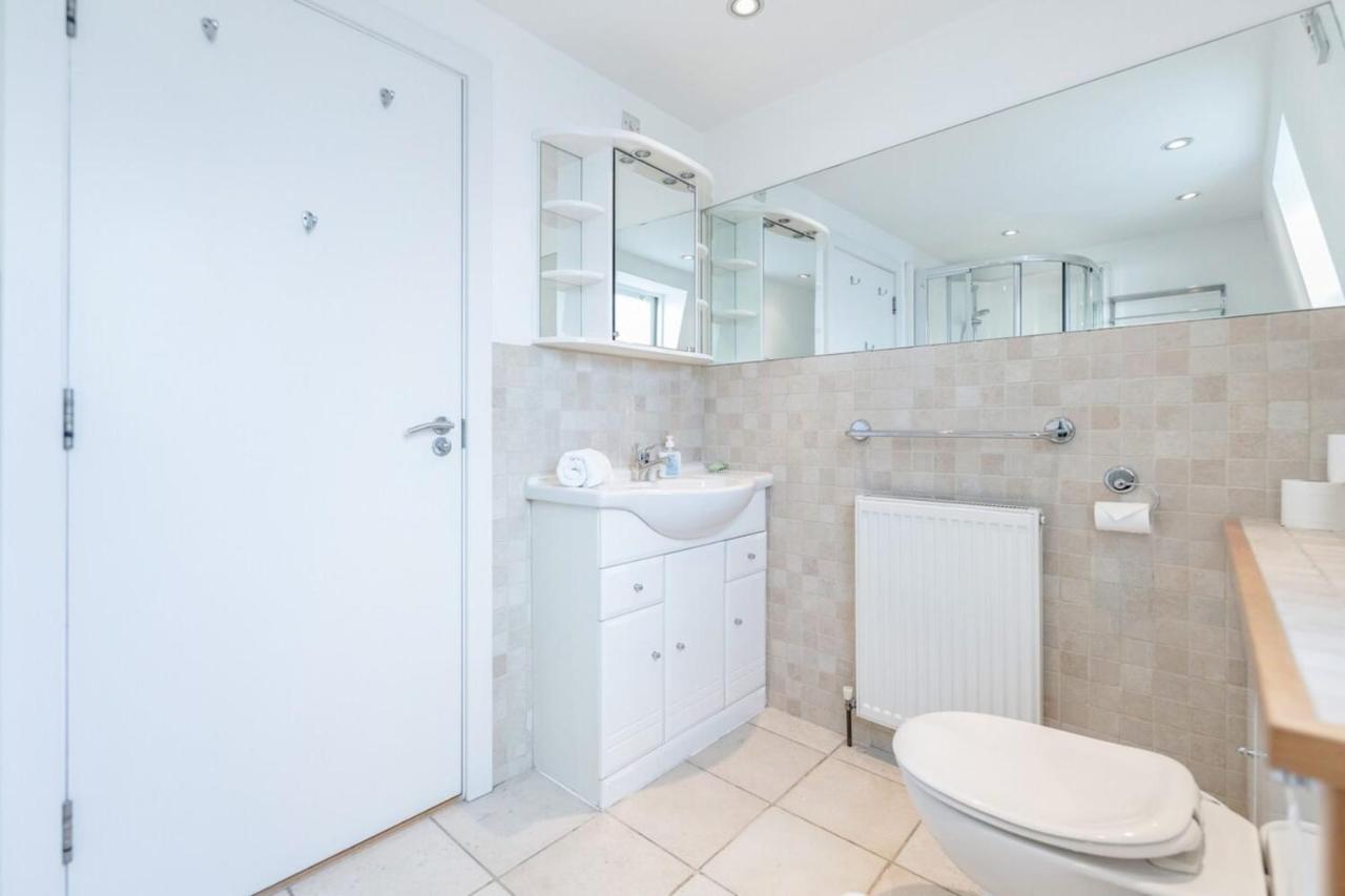Beautiful Spacious 1BD Flat in Victoria Londra Exterior foto