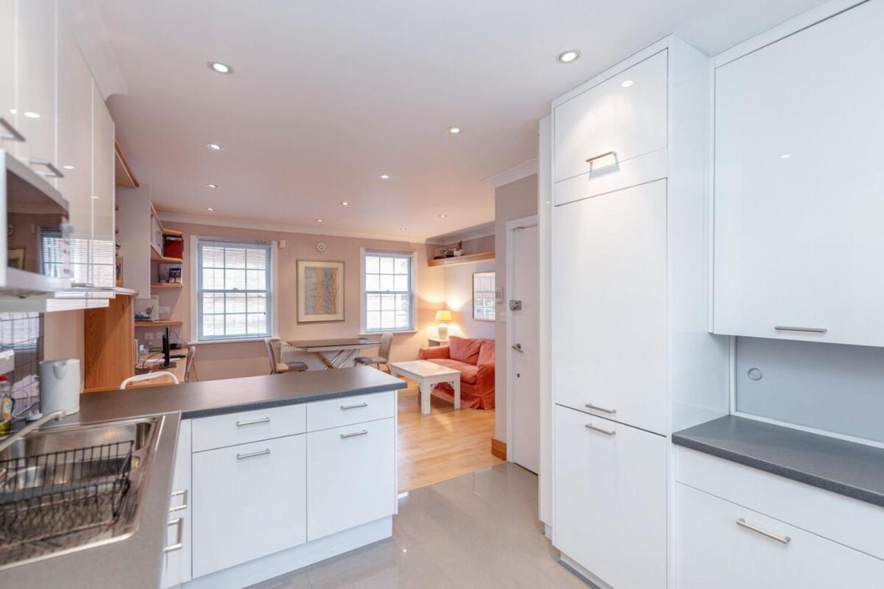Beautiful Spacious 1BD Flat in Victoria Londra Exterior foto